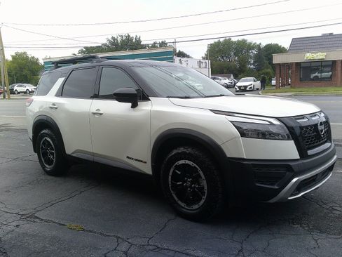 Used 2024 Nissan Pathfinder Rock Creek AWD/4WD image 11