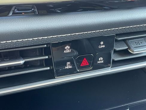 Used 2026 Volkswagen Atlas SE w/ Panoramic Sunroof Package FWD image 10