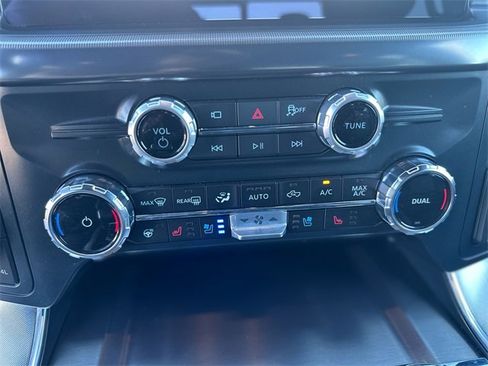Used 2025 Ford F150 Platinum w/ FX4 Off-Road Package image 19