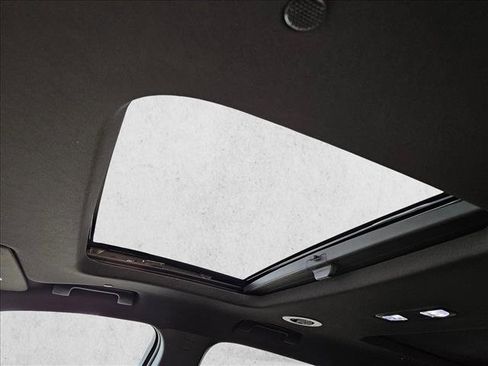 Used 2023 Chevrolet Traverse RS image 22