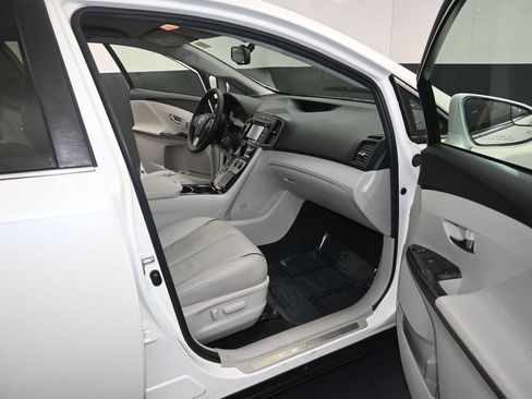 Used 2015 Toyota Venza XLE FWD image 12