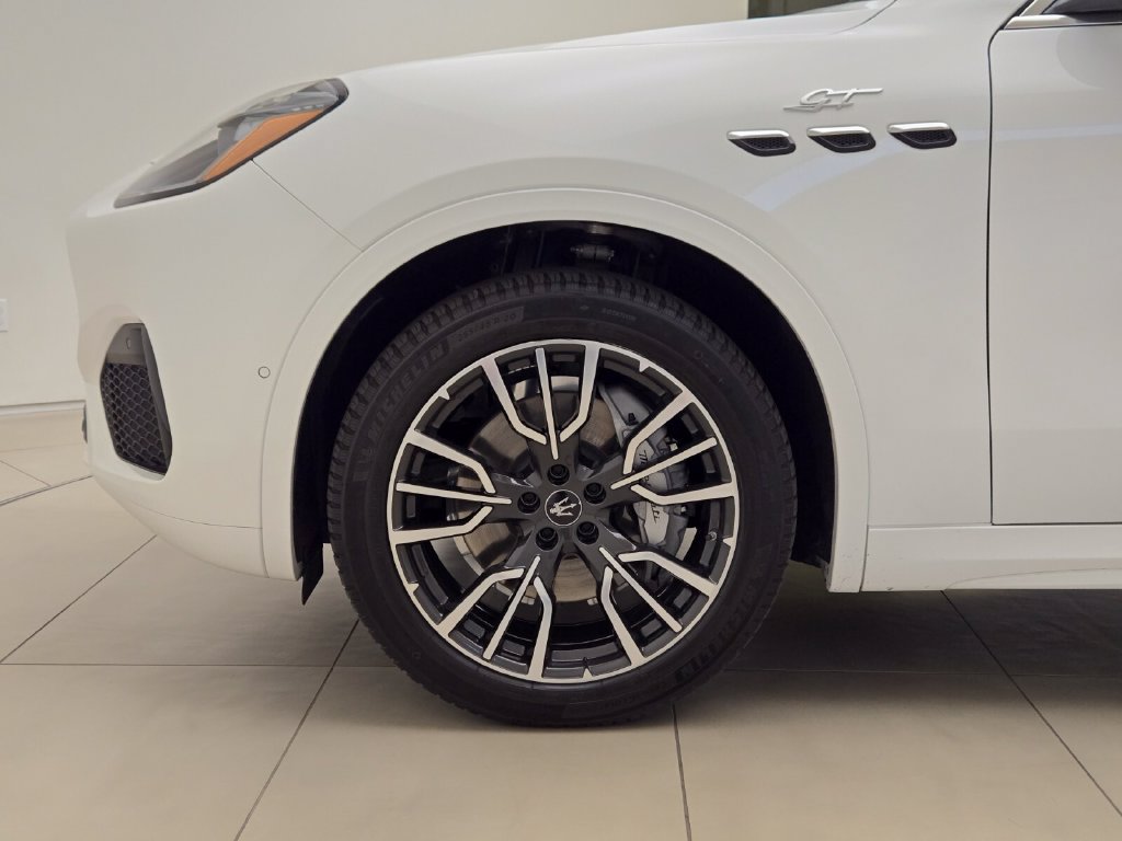 Certified 2024 Maserati Grecale GT AWD/4WD image 11