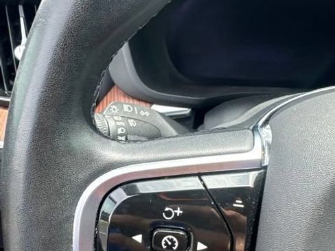 Used 2023 Volvo XC60 B5 Plus AWD/4WD image 16