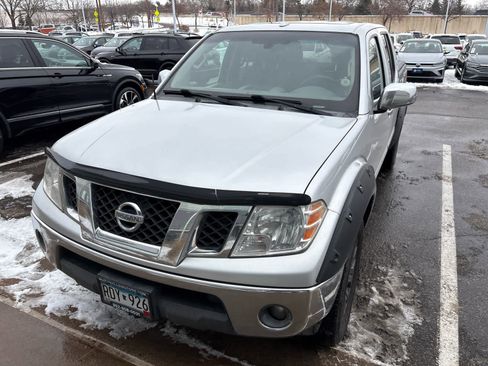 Used 2013 Nissan Frontier SL w/ Moonroof Pkg image 2