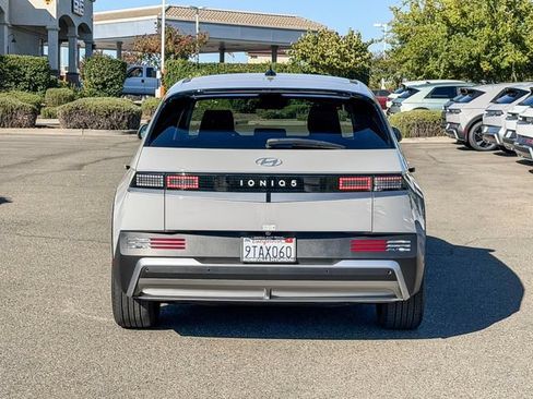 Certified 2025 Hyundai Ioniq 5 SE RWD image 4