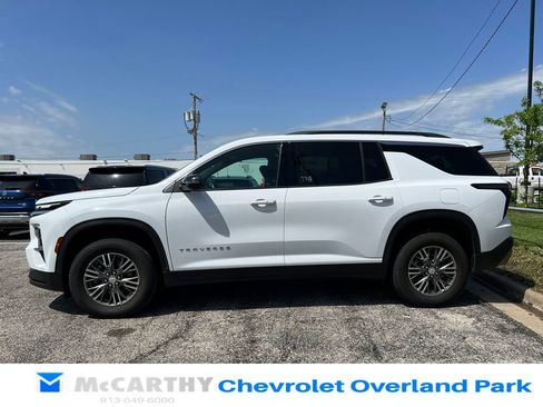 Used 2024 Chevrolet Traverse LT w/ LPO, Floor Liner Package FWD image 5