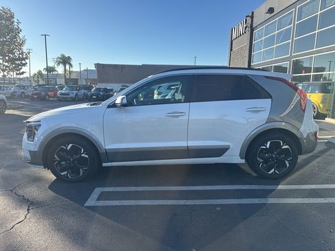 Used 2023 Kia Niro Wave image 2