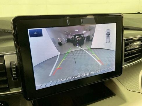 Used 2023 Ford Explorer XLT w/ Equipment Group 202A AWD/4WD image 12