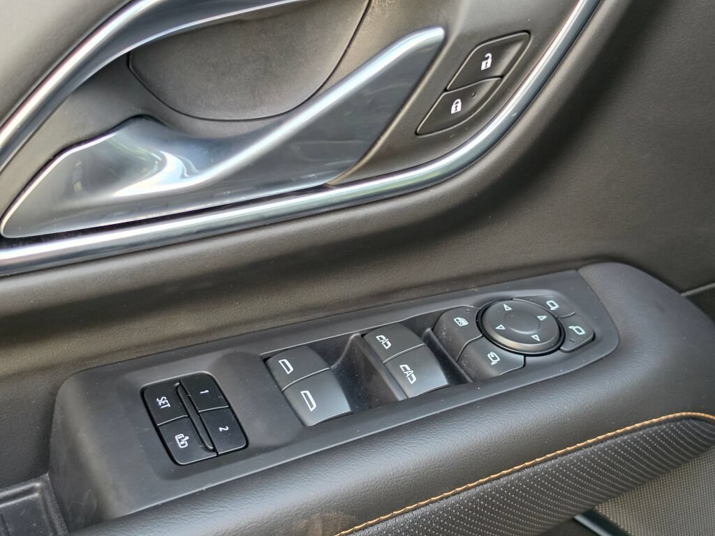 Used 2024 GMC Yukon XL AT4 w/ Technology Package AWD/4WD image 18