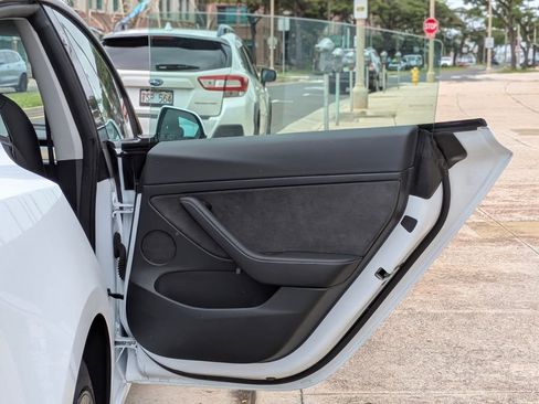 Used 2023 Tesla Model 3 Standard Range image 11