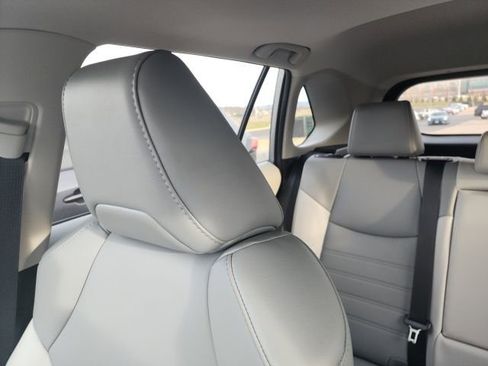 Used 2022 Toyota RAV4 XLE Premium image 25