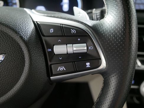 Used 2023 Genesis G70 2.0T image 28