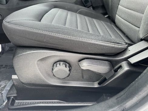 Used 2019 Ford Edge SE image 12