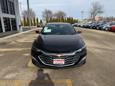 Used 2023 Chevrolet Malibu LT image 2