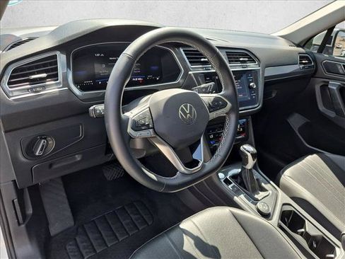 Used 2024 Volkswagen Tiguan SE AWD/4WD image 10