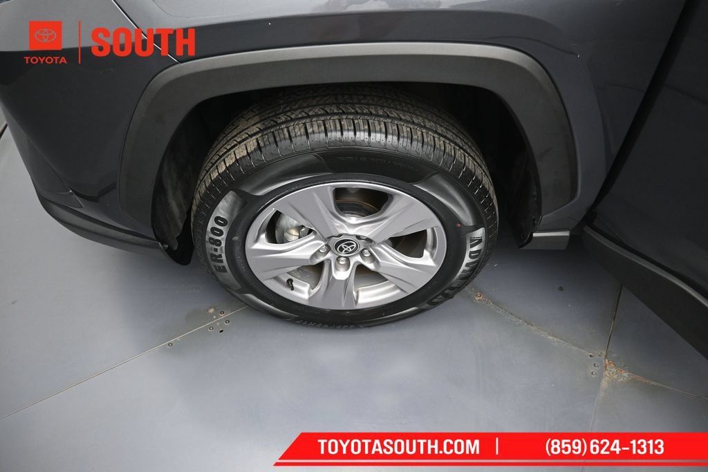 Used 2025 Toyota RAV4 XLE AWD/4WD image 33