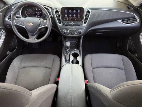 Used 2025 Chevrolet Malibu LT FWD image 12