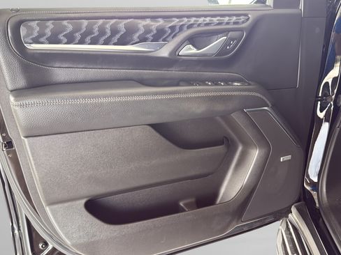 Used 2022 GMC Yukon XL Denali RWD image 11