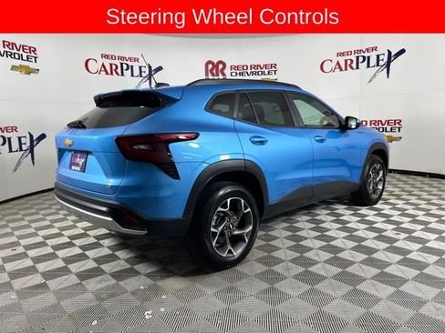 Used 2025 Chevrolet Trax LT w/ Driver Confidence Package image 9