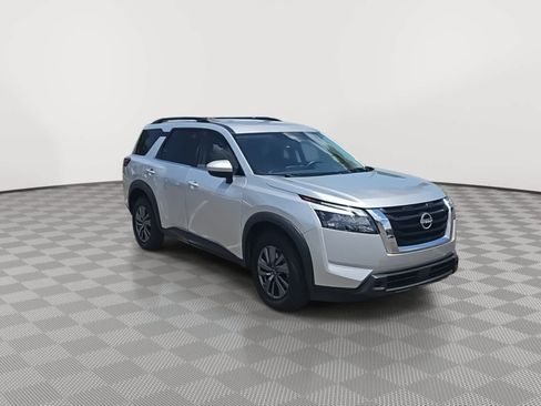 Used 2023 Nissan Pathfinder SV AWD/4WD image 2