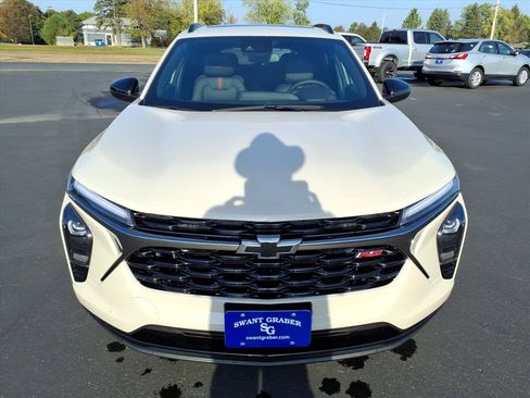 New 2026 Chevrolet Trax RS w/ Sunroof Package image 9