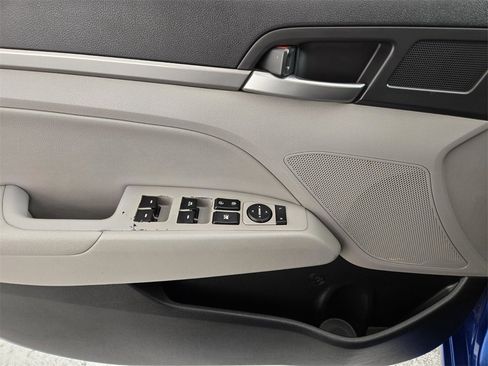 Used 2017 Hyundai Elantra Limited image 23