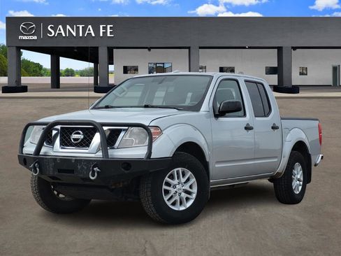 Used 2017 Nissan Frontier SV image 1