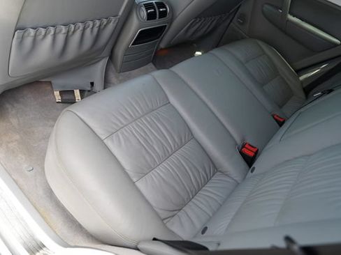 Used 2005 Porsche Cayenne Turbo AWD/4WD image 14