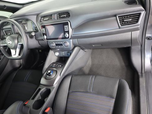 Used 2024 Nissan Leaf S image 12