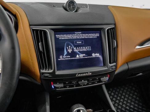 Used 2017 Maserati Levante S image 23