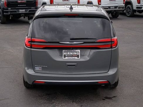 Used 2023 Chrysler Pacifica Touring-L FWD image 32