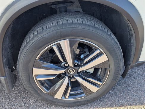 Used 2021 Nissan Rogue Platinum image 11