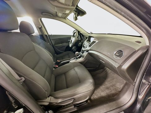 Used 2016 Chevrolet Cruze LT w/ Technology Package FWD image 28