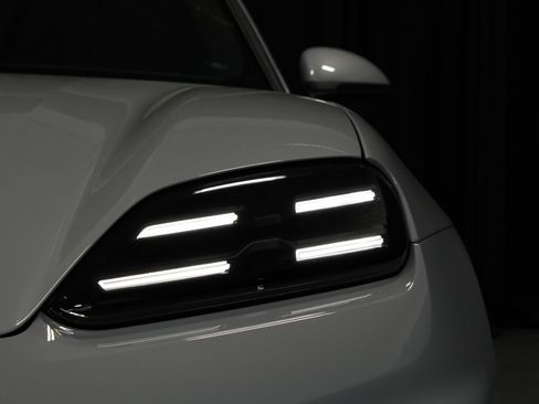 Certified 2025 Porsche Macan Electric RWD image 24