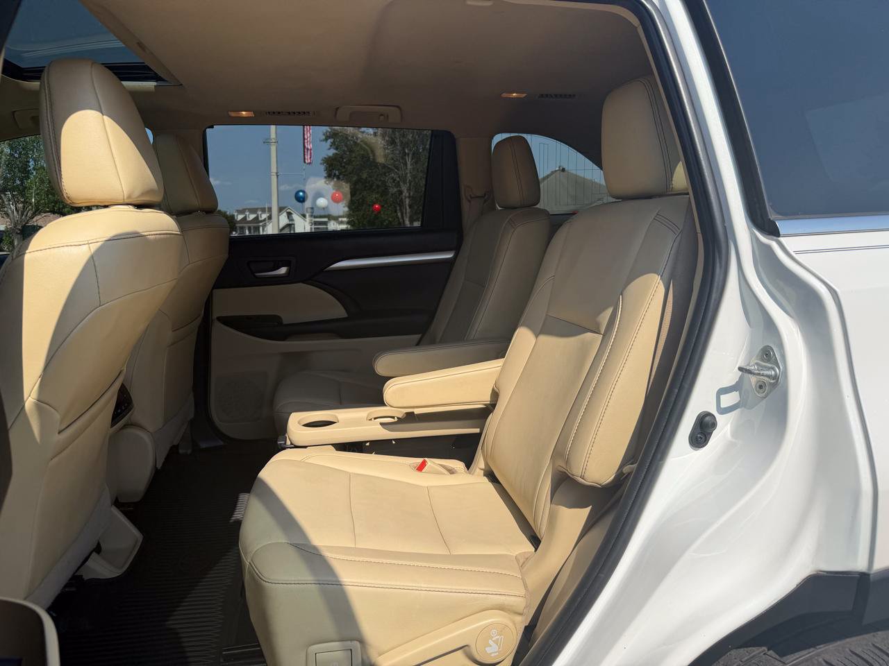 Used 2019 Toyota Highlander XLE FWD image 14