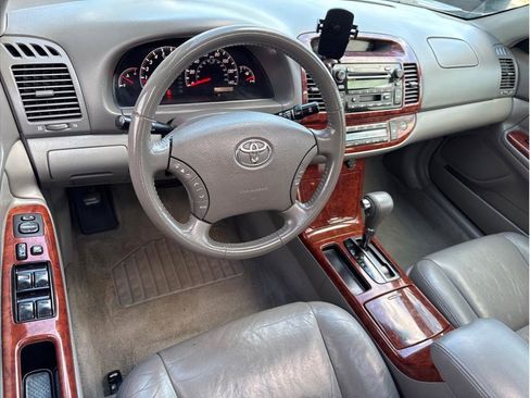 Used 2005 Toyota Camry XLE image 2