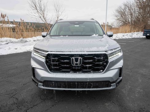 New 2025 Honda Pilot Touring image 2
