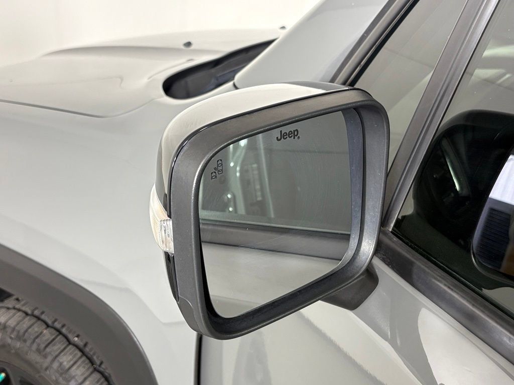 Used 2022 Jeep Renegade Altitude AWD/4WD image 14