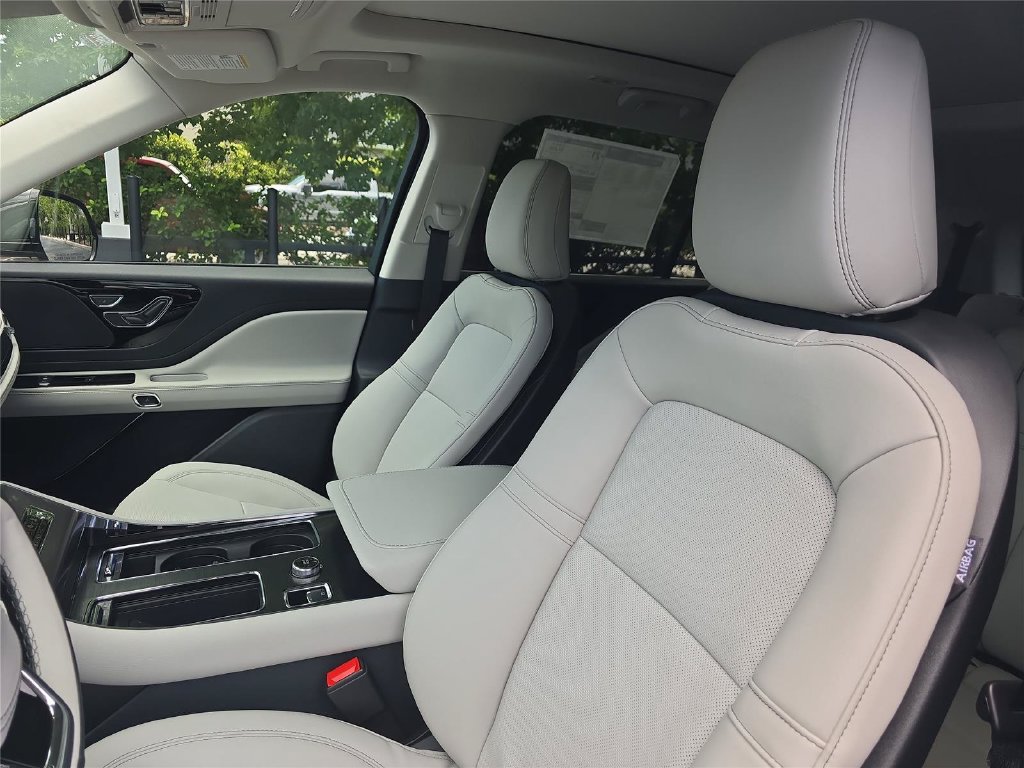 New 2026 Lincoln Aviator 2WD image 17