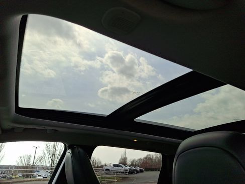 Used 2019 Jeep Cherokee Limited image 14