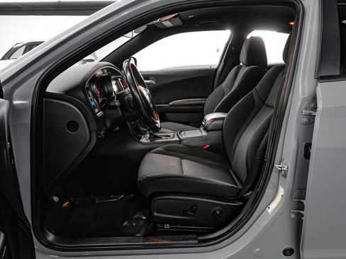 Used 2021 Dodge Charger SXT w/ Blacktop Package image 4