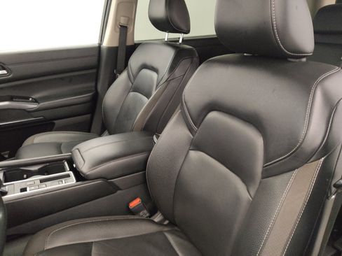 Used 2023 Nissan Pathfinder SL FWD image 17