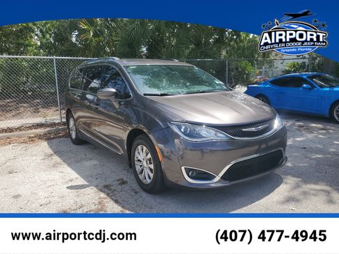Used 2018 Chrysler Pacifica Touring-L FWD image 1