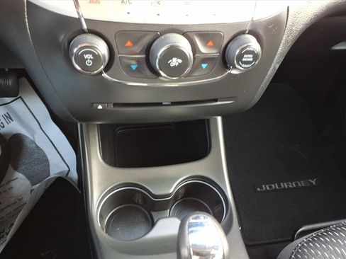 Used 2017 Dodge Journey SE w/ Flexible Seating Group image 14