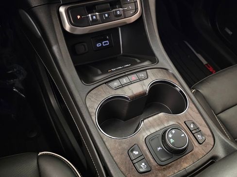 Used 2020 GMC Acadia Denali w/ Technology Package image 32