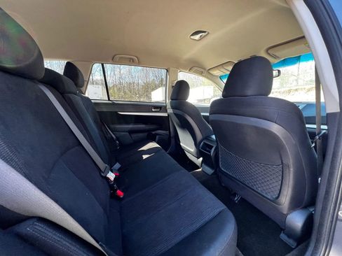Used 2014 Subaru Outback 2.5i Premium AWD/4WD image 11