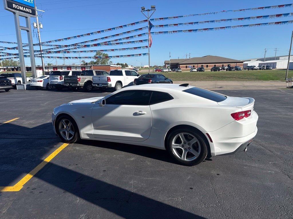 Used 2023 Chevrolet Camaro LT RWD image 8