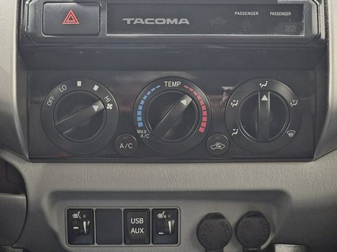 Used 2015 Toyota Tacoma Base image 34