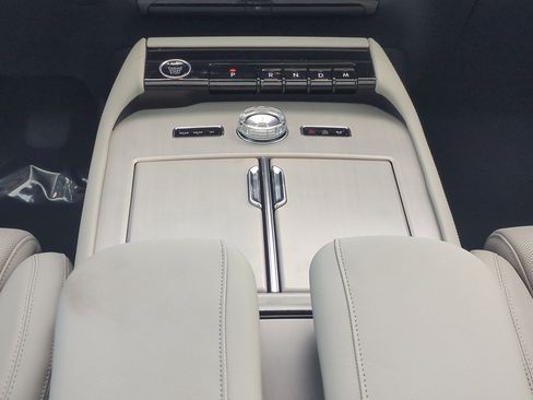 New 2025 Lincoln Navigator L Reserve AWD/4WD image 19