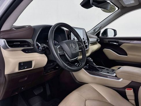 Used 2020 Toyota Highlander Limited FWD image 14
